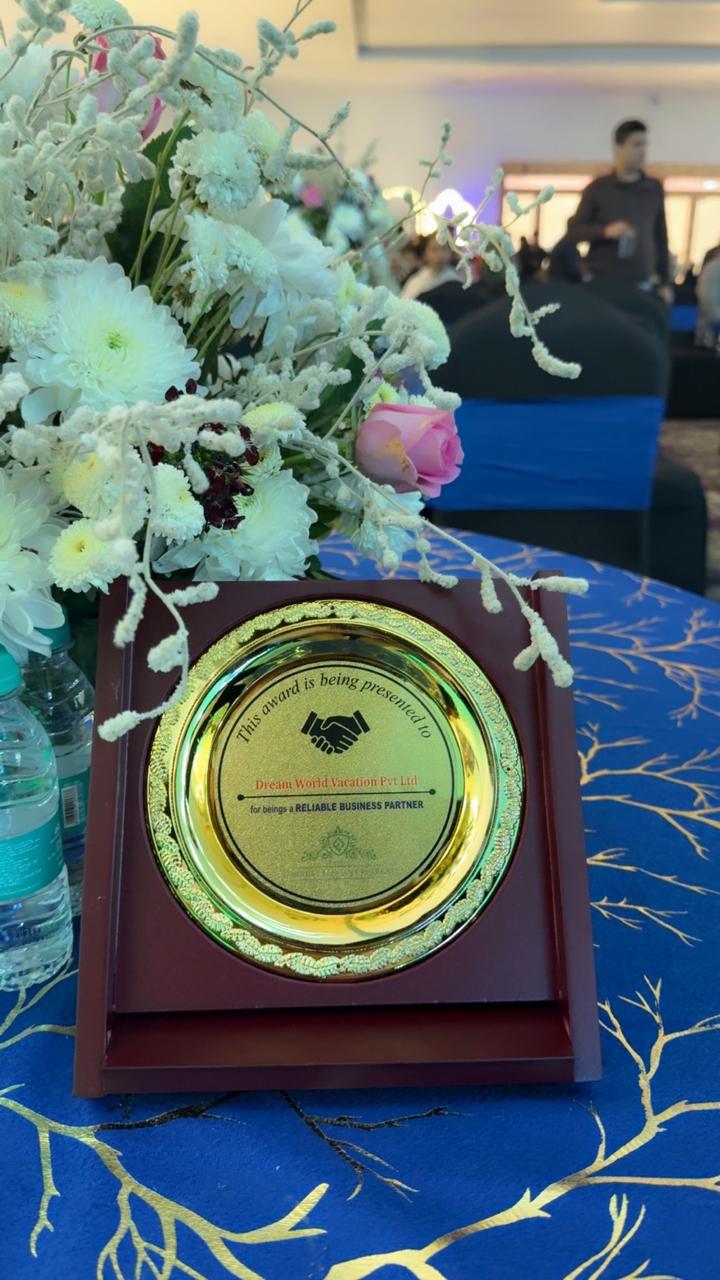 Reliable Business Partner Award presented to DreamWorld Vacations